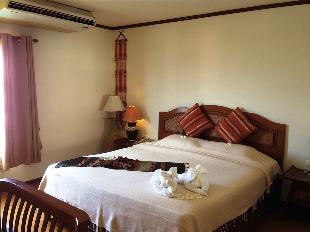 Phuphaya Resort Паттайя Экстерьер фото