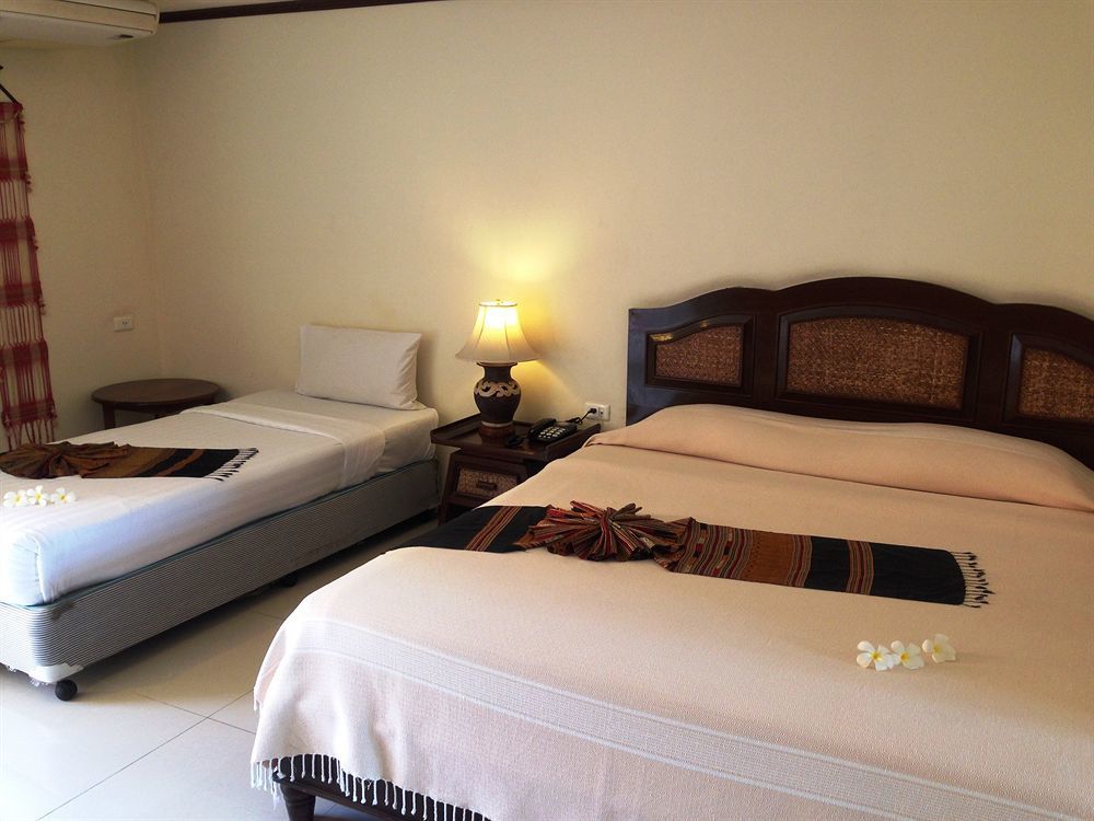 Phuphaya Resort Паттайя Экстерьер фото