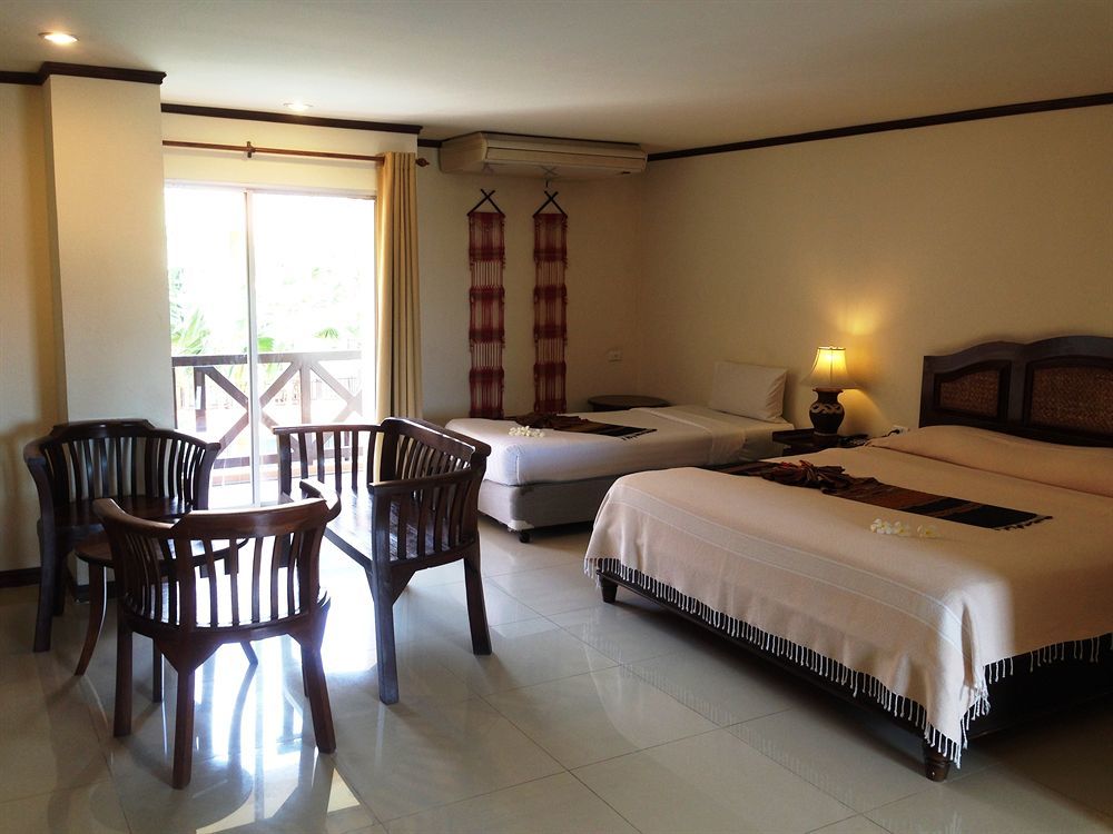 Phuphaya Resort Паттайя Экстерьер фото