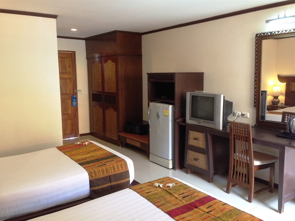 Phuphaya Resort Паттайя Экстерьер фото