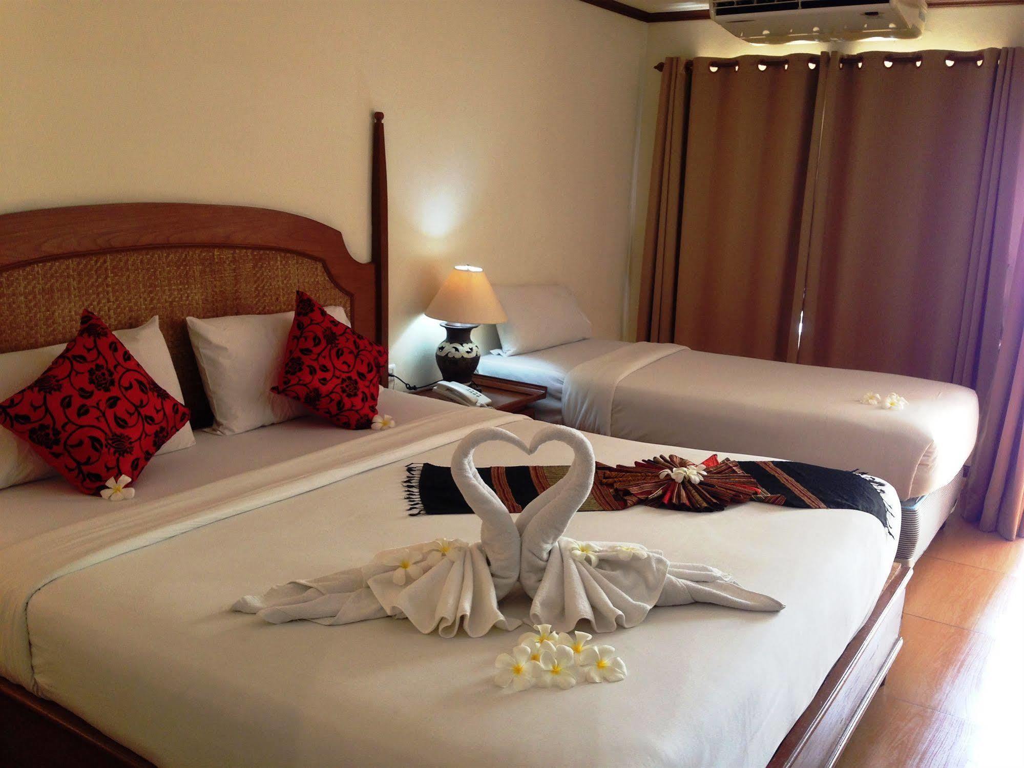 Phuphaya Resort Паттайя Экстерьер фото