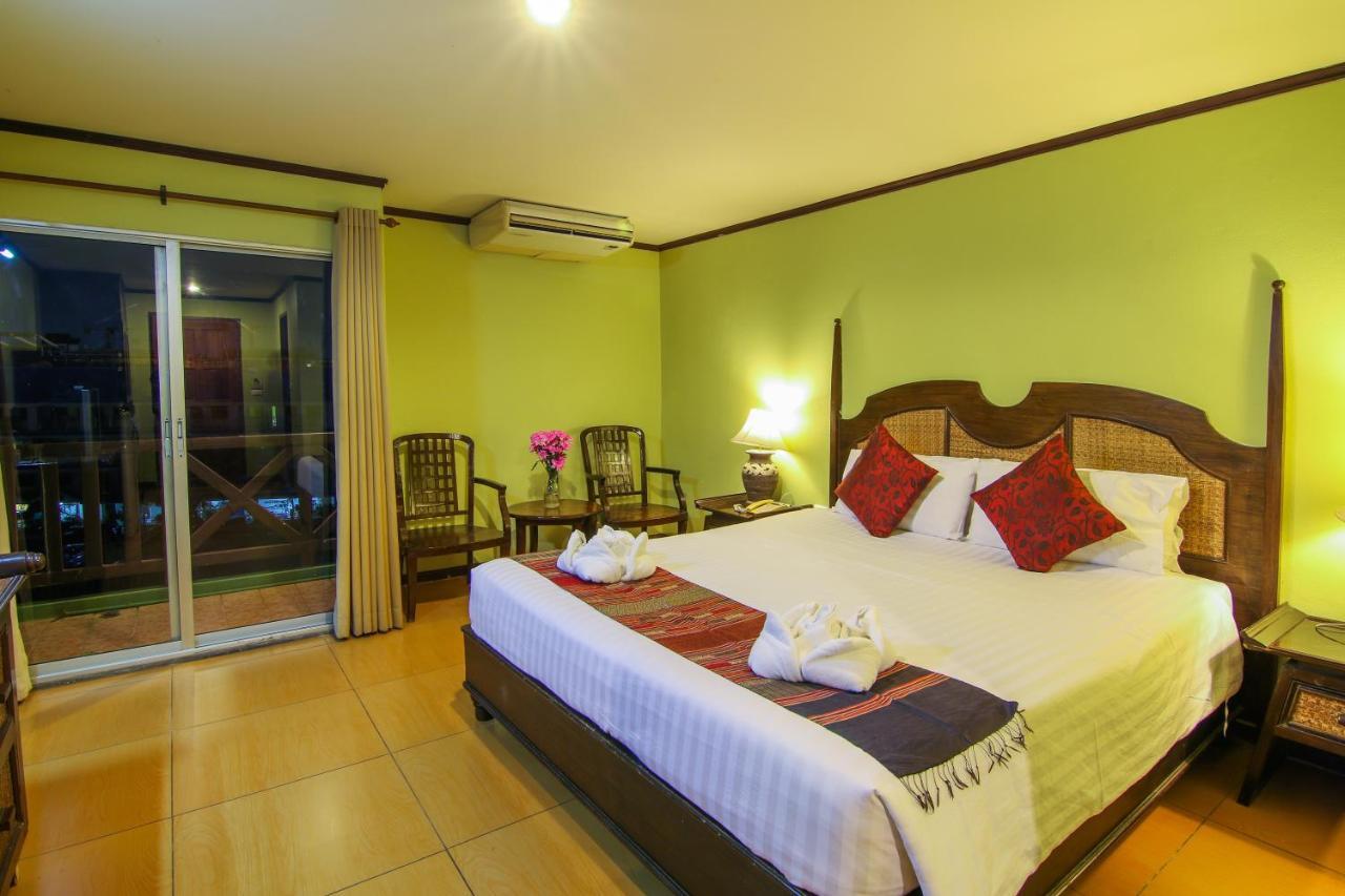 Phuphaya Resort Паттайя Экстерьер фото