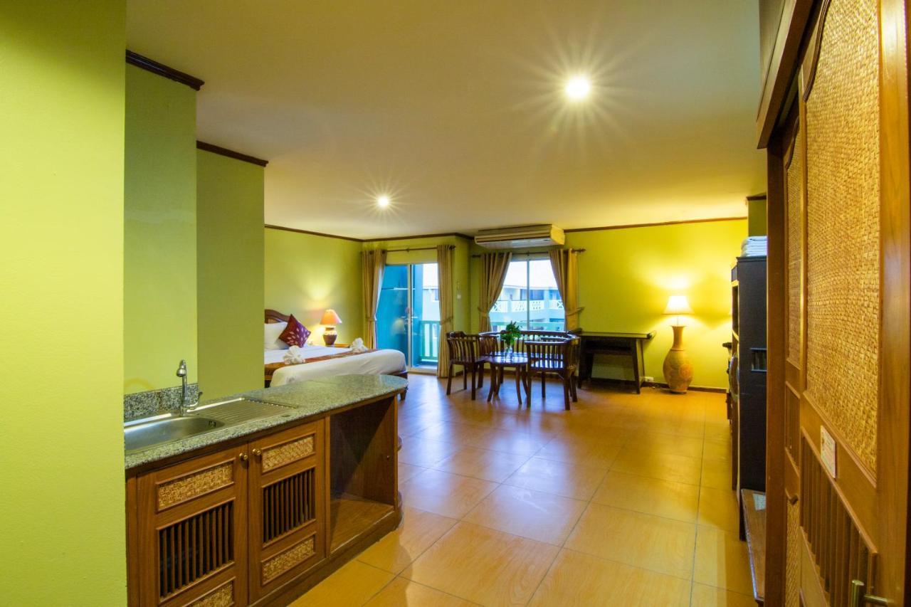 Phuphaya Resort Паттайя Экстерьер фото